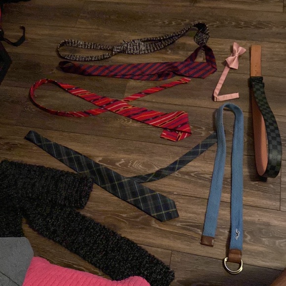 Ties, scarf , and belts - Picture 2 of 3